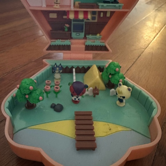 Animal Crossing Polly pocket collectible item. Comes with Isabelle and Randall - Picture 6 of 8